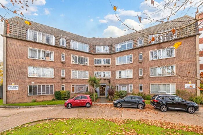2 Bedroom Flat For Sale In Willesden Lane, Willesden, NW6