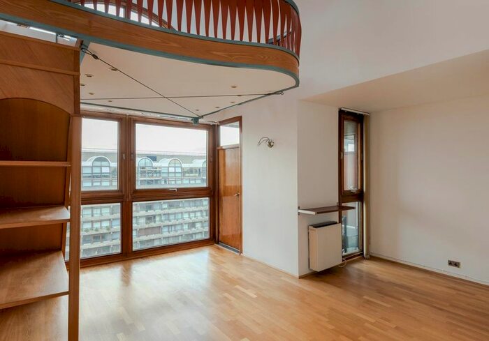Studio To Rent In Bryer Court, Barbican, London, EC2Y