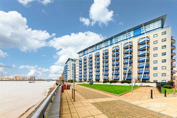 2 Bedroom Maisonette To Rent In Newton Place, Canary Wharf, London, E14