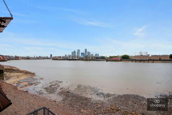 1 Bedroom Flat For Sale In New Crane Place, London, London, London, E1W