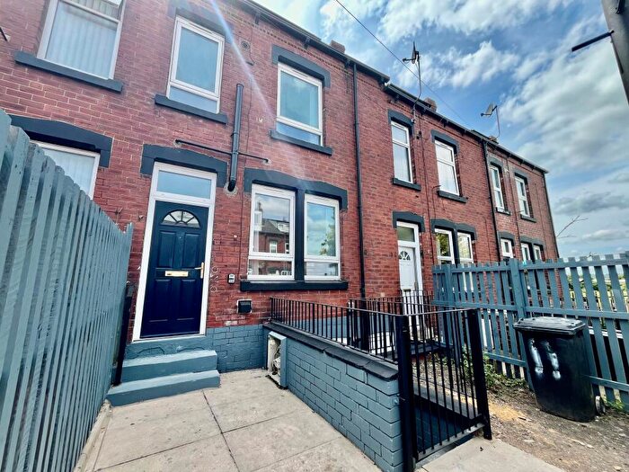 2 Bedroom House To Rent In Euston Mount, Leeds, LS11