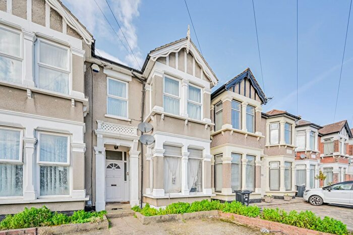 1 Bedroom Flat For Sale In Mayfair Avenue, Ilford, IG1