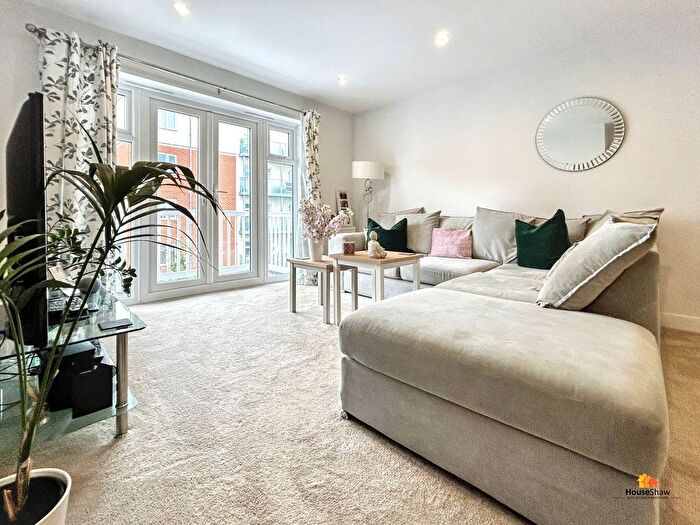 2 Bedroom Flat To Rent In Chequers Avenue, High Wycombe, HP11