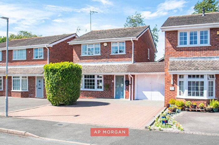 3 Bedroom Link Detached House For Sale In Hollyberry Close, Winyates Green, Redditch, Worcestershire, B98