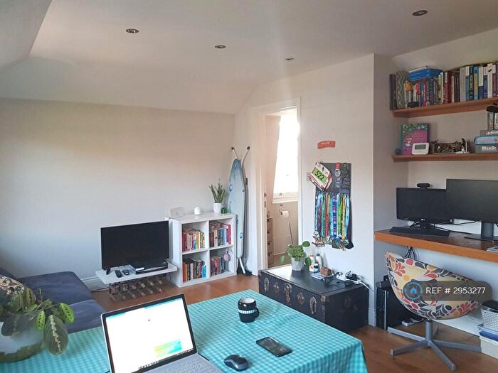1 Bedroom Flat To Rent In Barnsbury Street, London, N1