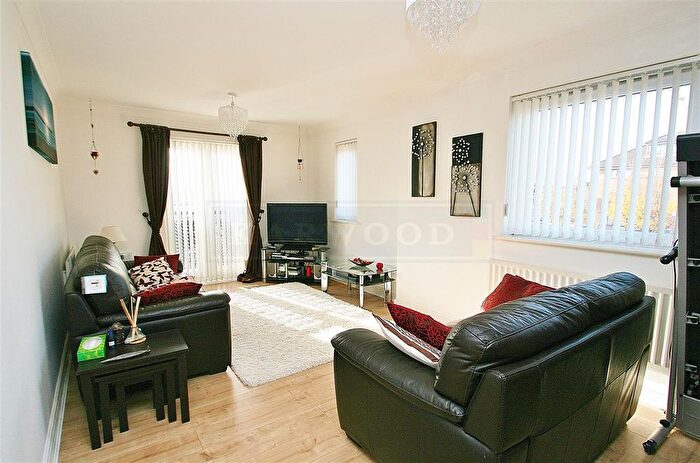 2 Bedroom Flat To Rent In Yeading Lane, Yeading, Hayes, UB4