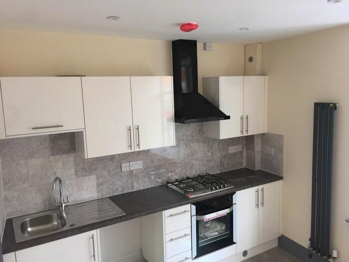 2 Bedroom Flat To Rent In Packhorse Road, Gerrards Cross, SL9