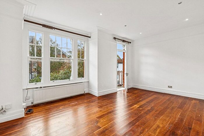 3 Bedroom Maisonette For Sale In St. Anns Road, Barnes, SW13