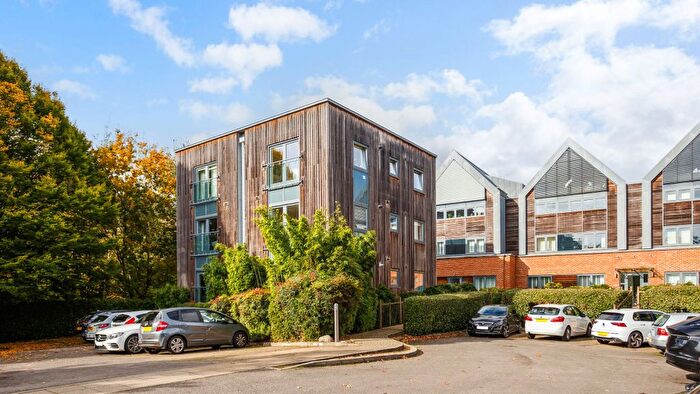 1 Bedroom Flat For Sale In Flat Dunton House, Whittets Ait, Weybridge, KT13