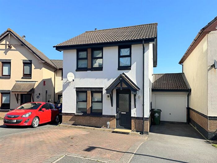 3 Bedroom Link Detached House For Sale In Meadowside, Newquay, TR7