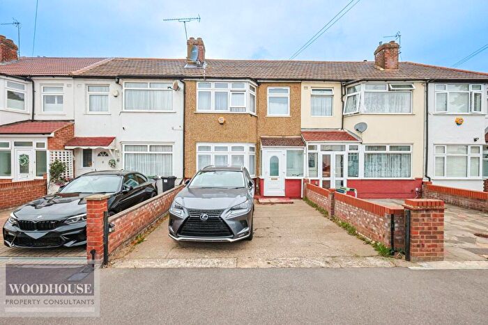 3 Bedroom Terraced House For Sale In Balmoral Road, Enfield, EN3