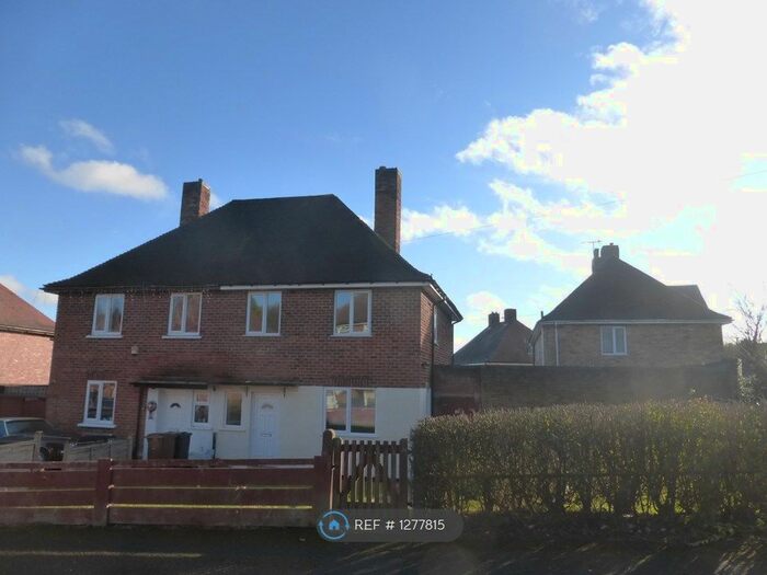 3 Bedroom Semi-Detached House To Rent In Dronfield Place, Ilkeston DE7