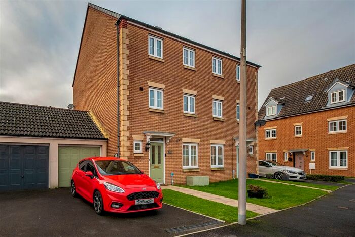4 Bedroom Semi-Detached House For Sale In Tir Yr Yspyty, Bynea, Llanelli, SA14