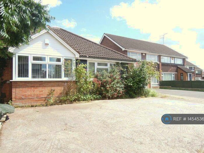 3 Bedroom Semi-Detached House To Rent In Newton Close, Slough, SL3