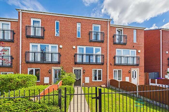 3 Bedroom Town House For Sale In Shadowbrook Drive, Speke, L24