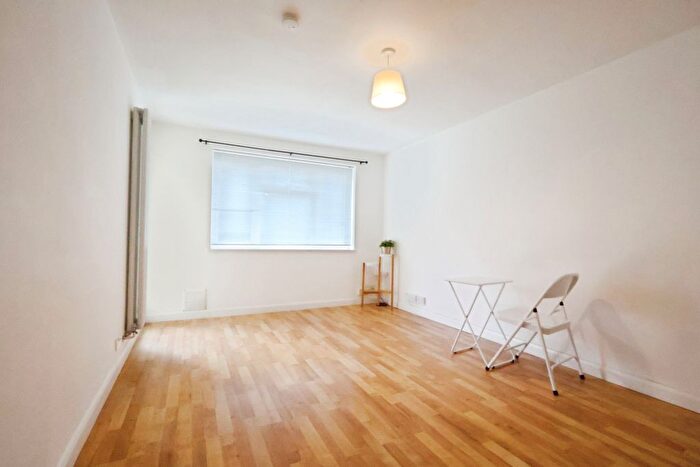 1 Bedroom Flat For Sale In Abbis House, Whinbush Road, SG5