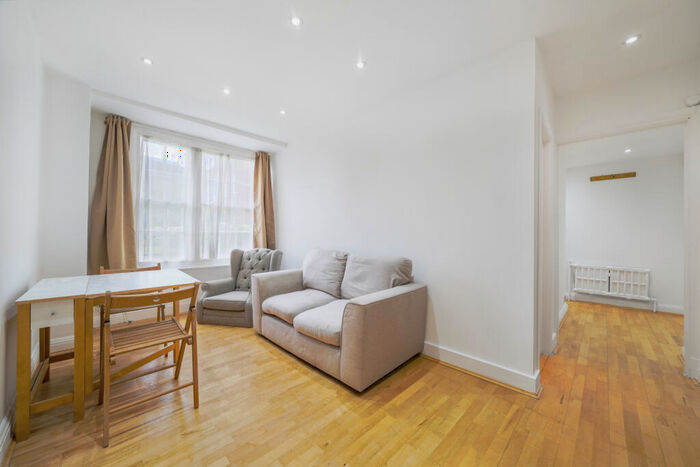 1 Bedroom Flat To Rent In Apsley House, - Finchley Road, NW8