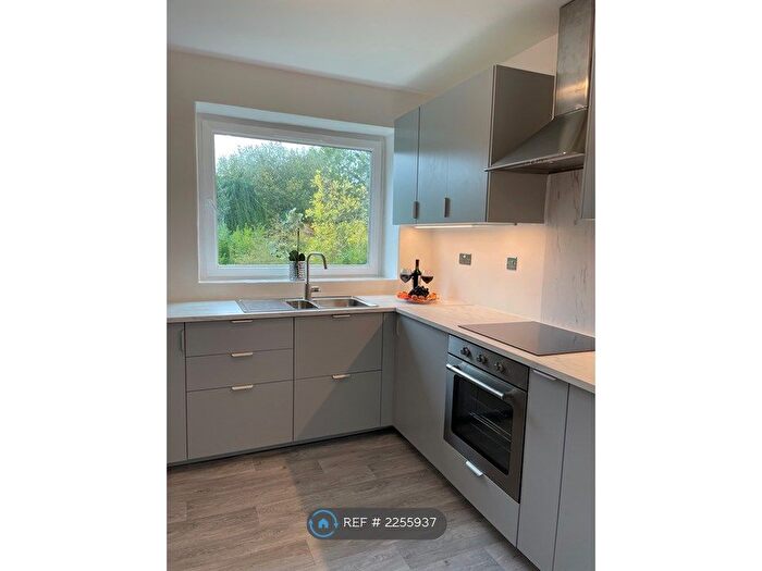 2 Bedroom Flat To Rent In Nethercairn Road, Glasgow, G43