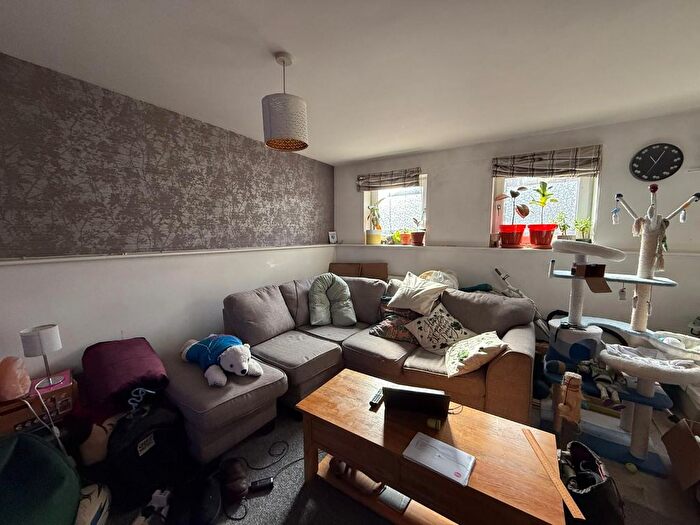 2 Bedroom Flat To Rent In Wicket Lane, St George, Bristol, BS5