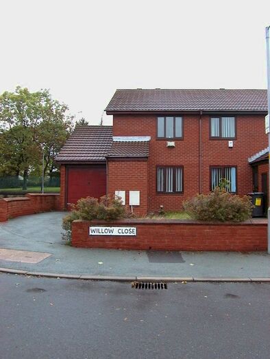 2 Bedroom Semi-Detached House To Rent In Willows Close, Bolton BL3