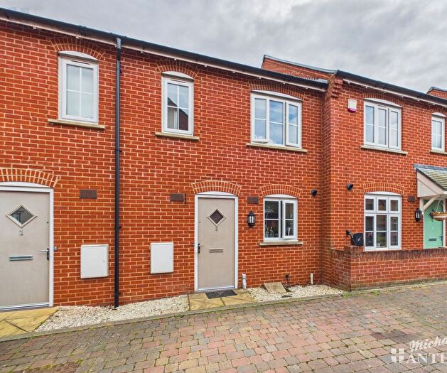 2 Bedroom Terraced House For Sale In Beeston Lane, Aylesbury, HP19