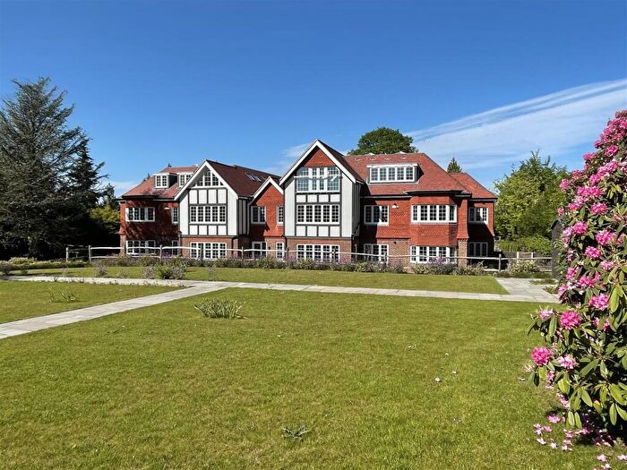 2 Bedroom Flat To Rent In Waterhouse Lane, Kingswood, KT20