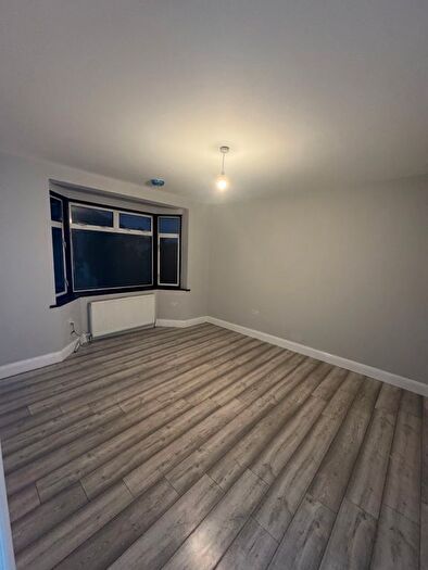 5 Bedroom Semi-Detached House To Rent In Thornsbeach Road, London, SE6