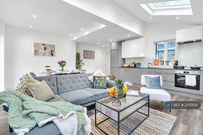 3 Bedroom Flat To Rent In Mount Road, London, NW4