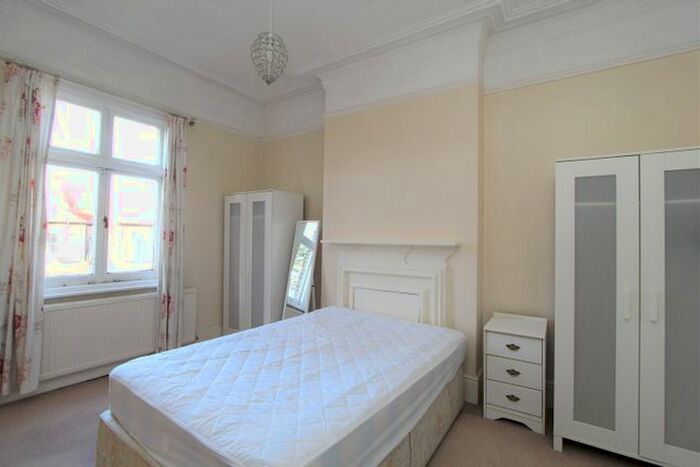 4 Bedroom Flat To Rent In Woodgrange Avenue, Ealing, London, Uk, W5