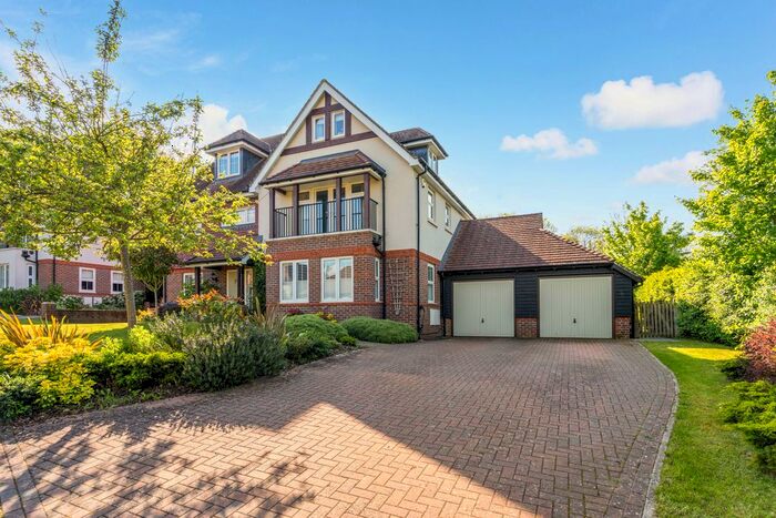 6 Bedroom Detached House For Sale In Whiting Close, Warren Row, RG10