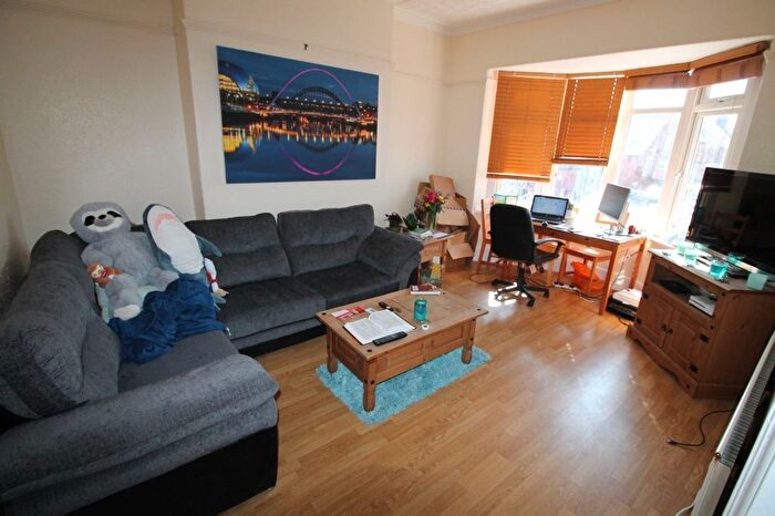 2 Bedroom Flat To Rent In Chillingham Road, Newcastle Upon Tyne, NE6