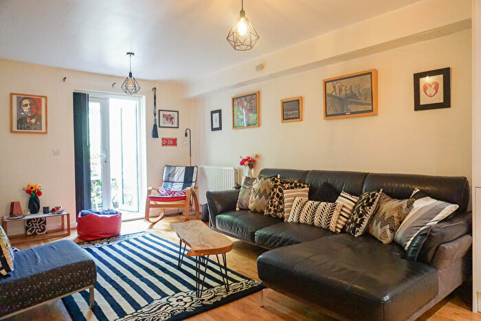 2 Bedroom Flat For Sale In Beaumaris Gardens, London, SE19