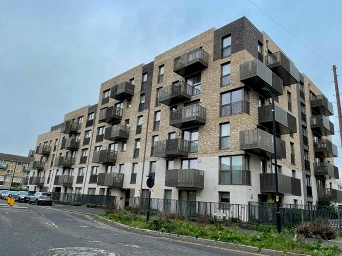 2 Bedroom Flat For Sale In Alma Road, Enfield, EN3