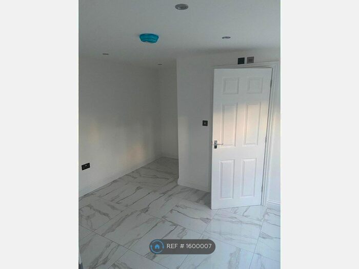 2 Bedroom Maisonette To Rent In Suez Road, Cambridge, CB1