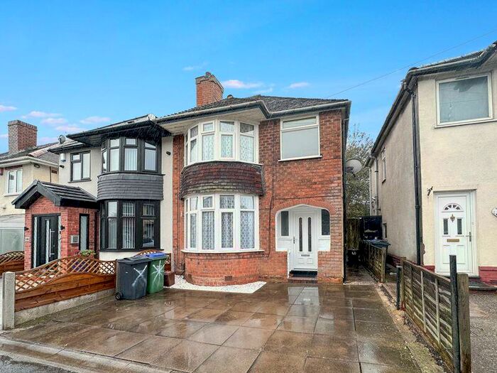 3 Bedroom Semi-Detached House To Rent In Titford Road, Oldbury, B69