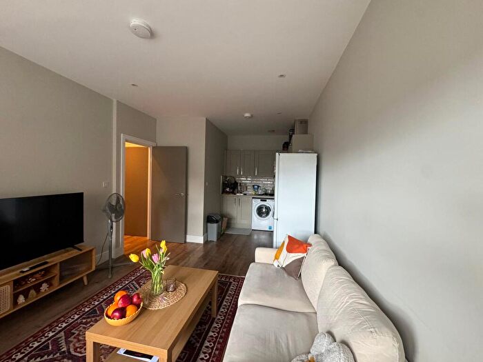 1 Bedroom Flat To Rent In Abington Street, NN1