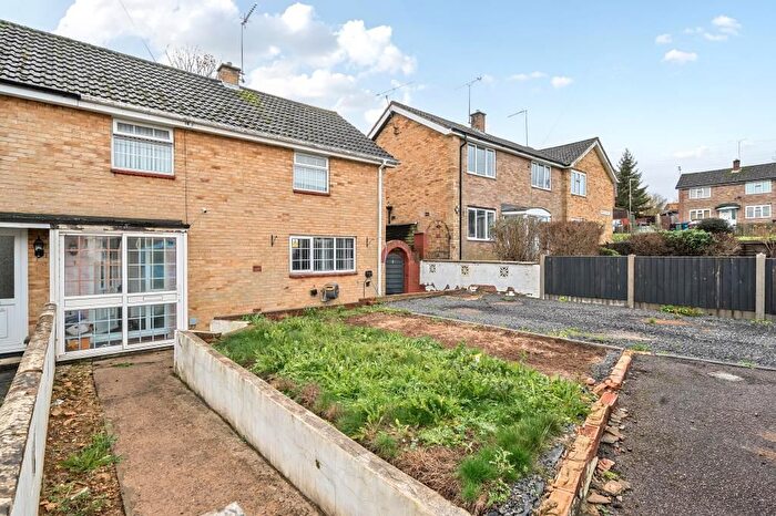 3 Bedroom Semi Detached House For Sale In Chepstow Gardens, Banbury, OX16