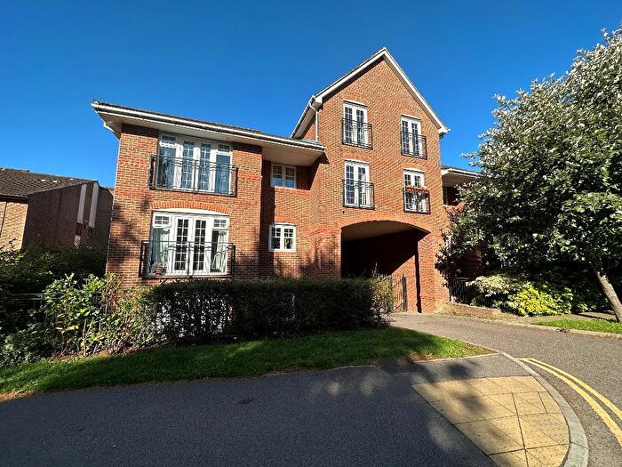 2 Bedroom Flat For Sale In Croydon Road, Caterham, CR3