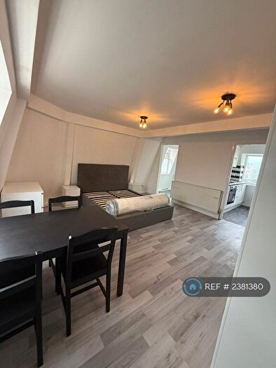 Studio To Rent In Roman Road, London, E2