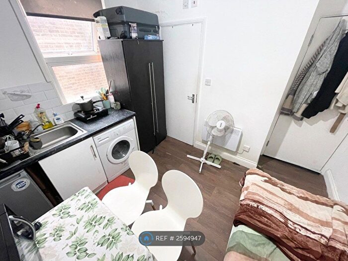 Studio To Rent In Baronet Road, London, N17