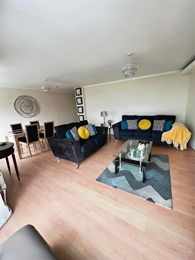 2 Bedroom Apartment To Rent In Mumbles Road, Swasnea, SA3