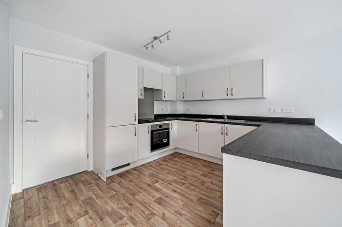 1 Bedroom Flat For Sale In Sumners Field, Chapel Road, RH13