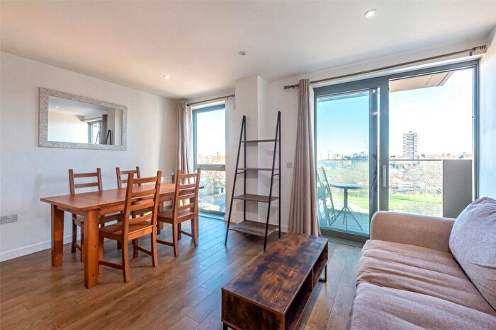 1 Bedroom Apartment For Sale In Bootmakers Court, Ben Jonson Road, Mile End, E1