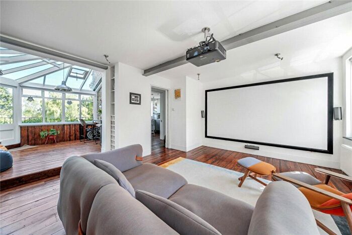 2 Bedroom Apartment To Rent In North End, Hampstead, NW3