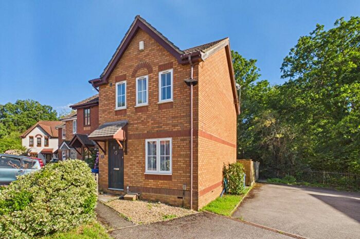2 Bedroom End Of Terrace House For Sale In Sen Close, Warfield, Berkshire, RG42