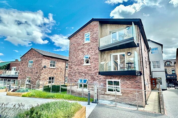 2 Bedroom Flat To Rent In The Downs, Altrincham, WA14