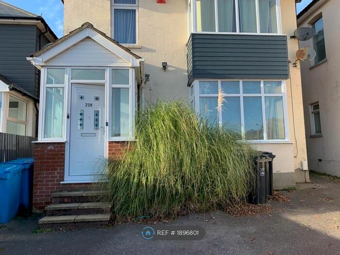 2 Bedroom Flat To Rent In Bournemouth Road, Poole, BH14