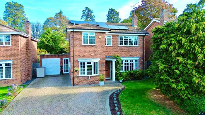4 Bedroom Detached House For Sale In Tattersall Close, Wokingham, Berkshire, RG40