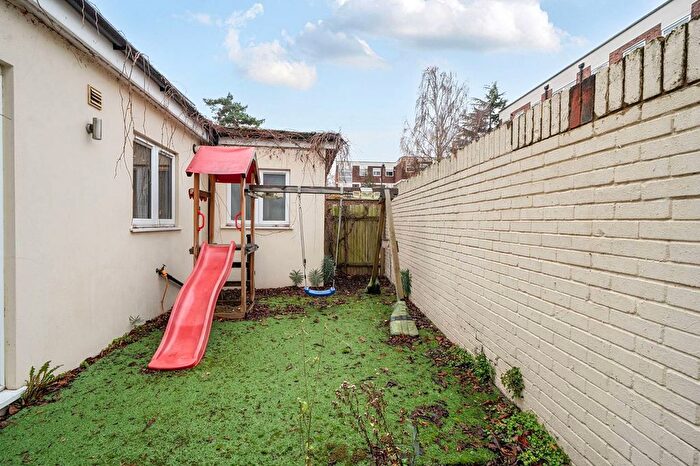 2 Bedroom Flat To Rent In Castlebar Road, Ealing, London, W5