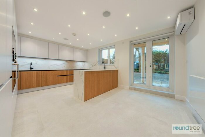 3 Bedroom Flat To Rent In Queens Road, Hendon, NW4